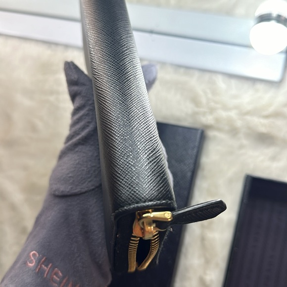 AUTHENTIC PRADA ZIP LONG WALLET - Picture 5 of 17